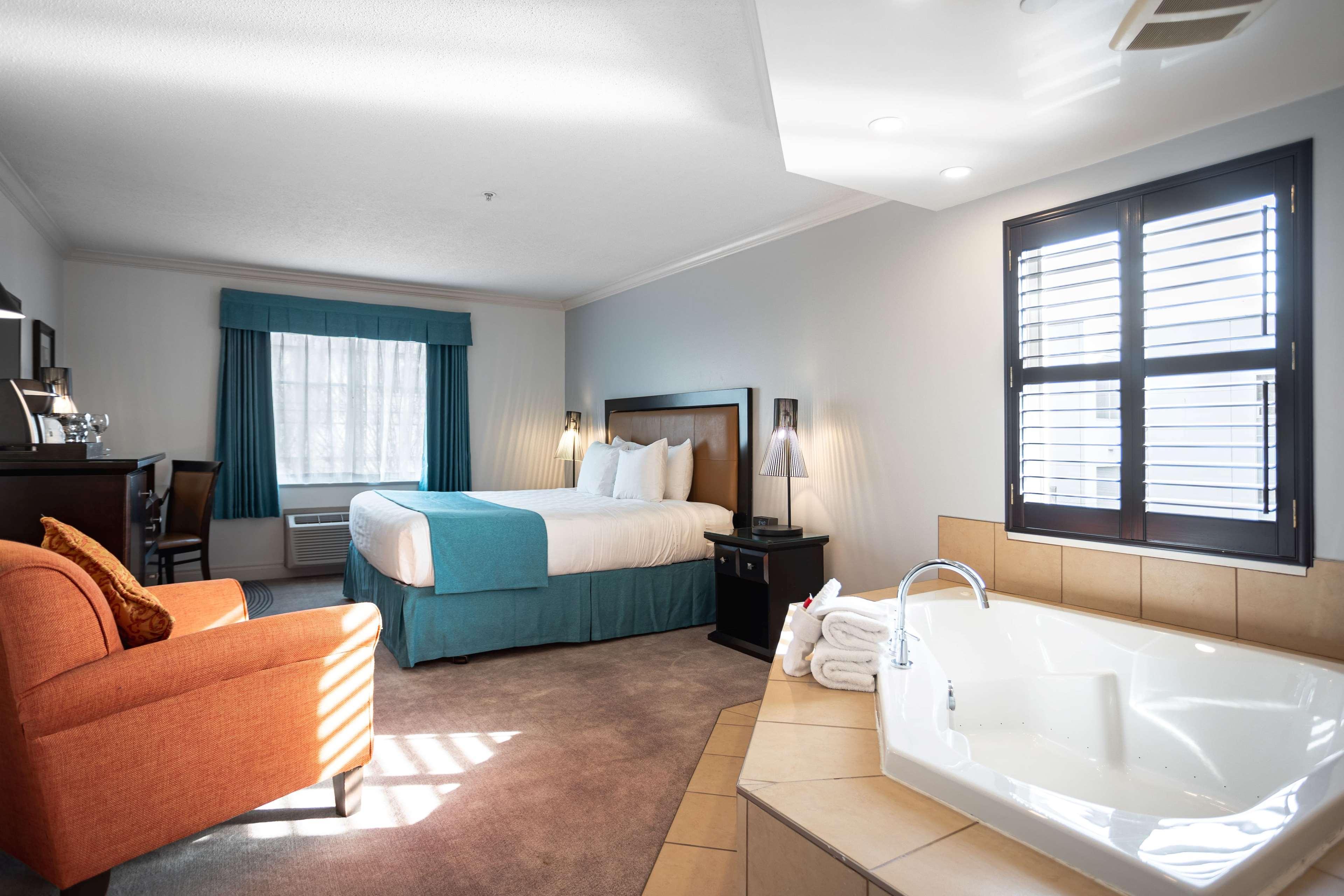 Ramada By Wyndham Surrey/Langley Hotell Eksteriør bilde