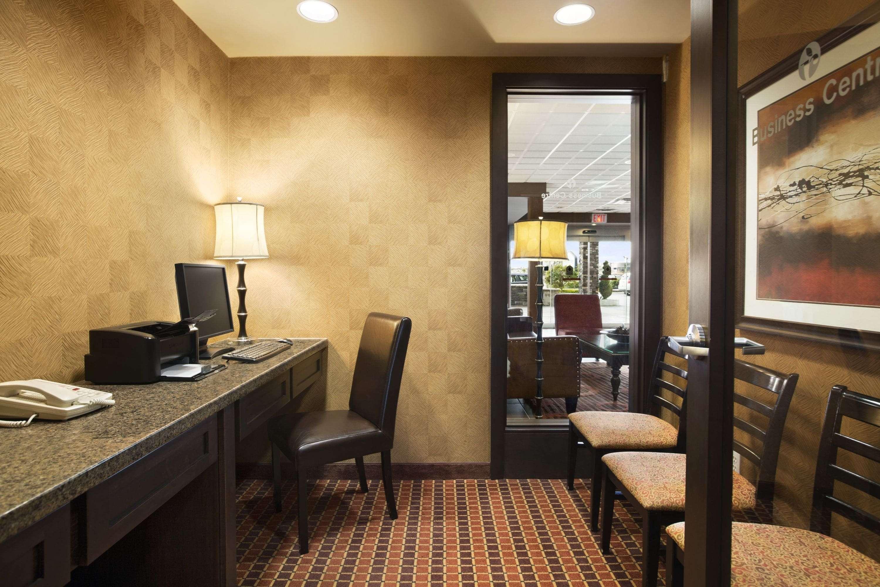 Ramada By Wyndham Surrey/Langley Hotell Eksteriør bilde