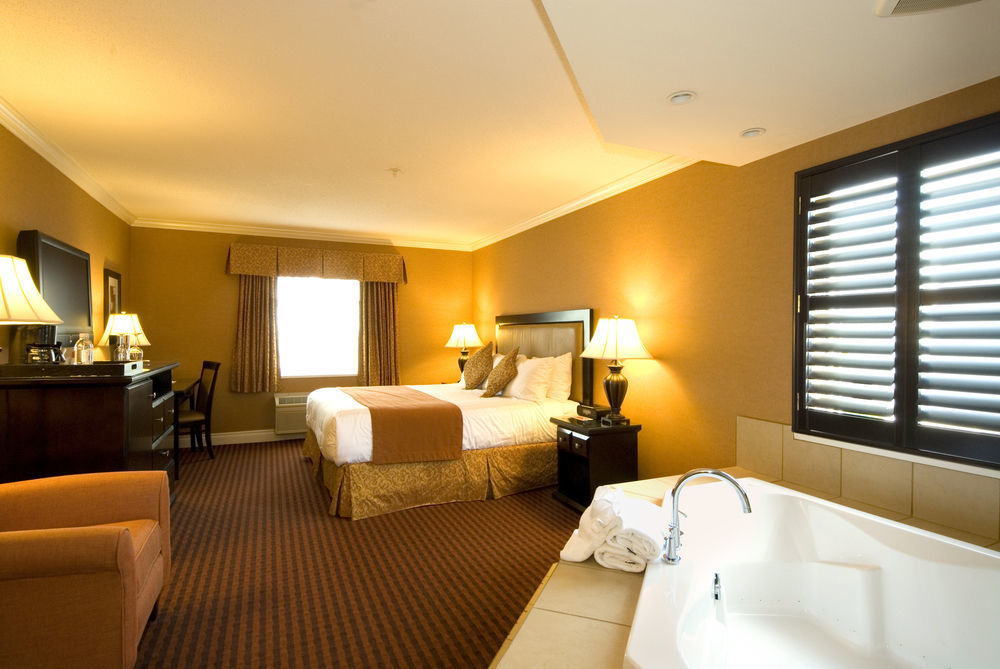 Ramada By Wyndham Surrey/Langley Hotell Eksteriør bilde